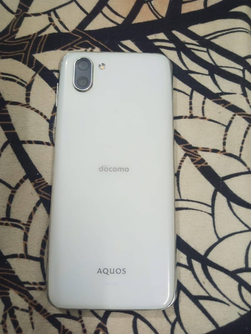 Sharp Aquos R2 1