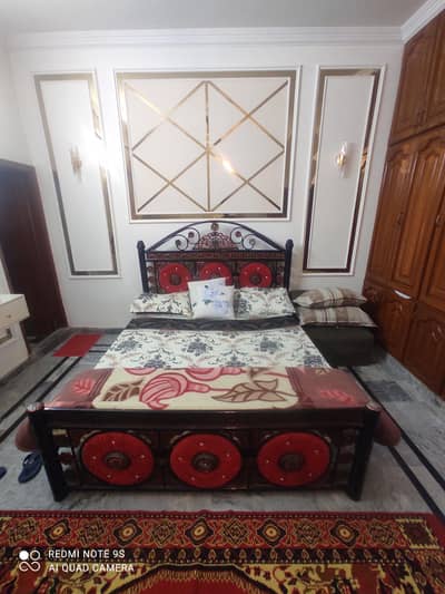 iron bed in good condition