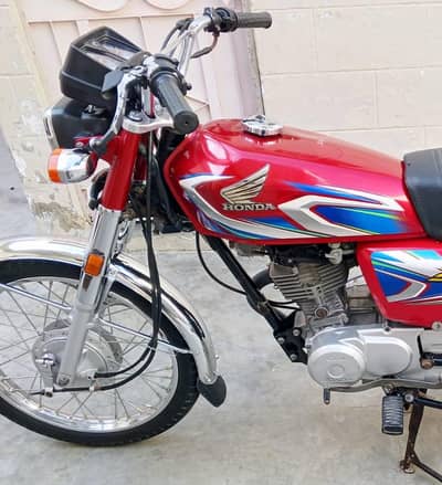 Honda CG 125 for sale 0/3/2/8/5/2/0/6/2/2/5. call only WhatsApp on