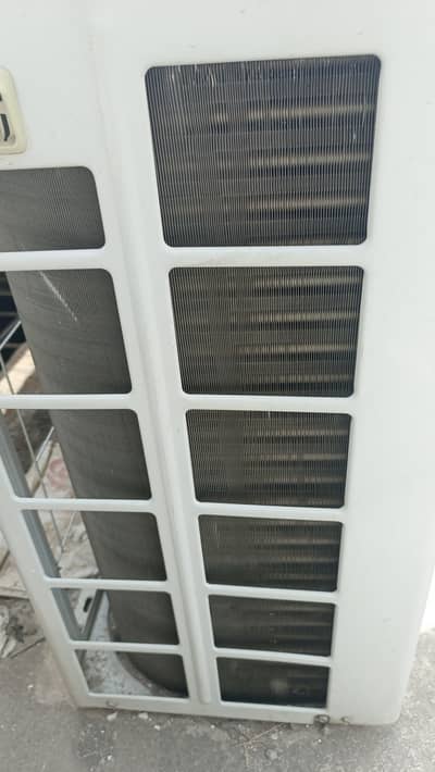 Diakin 1.5 AC Heater in good working conditin chill cooling