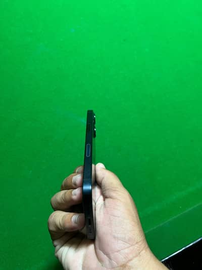 iPhone 13 black coluar