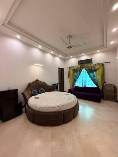 1-Kanal Old Furnished House For Sale DHA Lahore