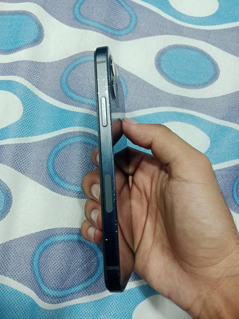 Apple iPhone 12 6