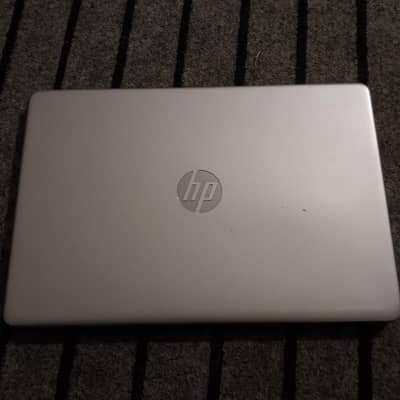 Hp Intel Core i3 laptop only serious buyers contact