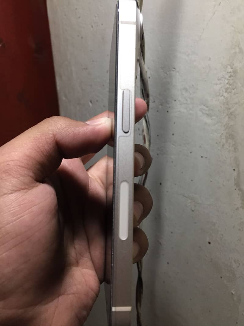 Apple iPhone 14 4