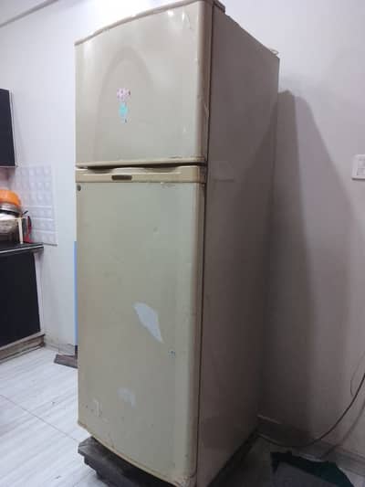 Dawlance Refrigerator – Fully Working, Large Storage Capacity