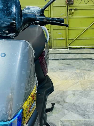 Revoo a12 model electric scoty