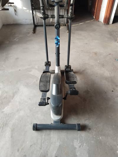 Elliptical Cross Trainer Exercise Machine in Excellent Condition