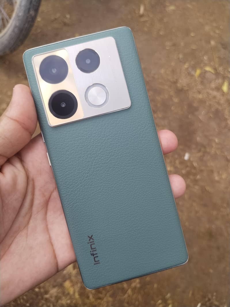 Infinix Note 40 Pro 4