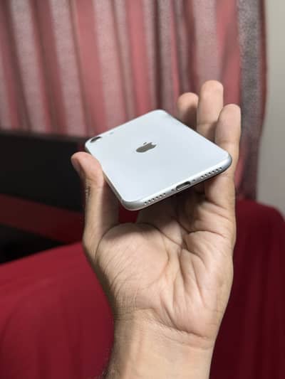 Apple iPhone SE