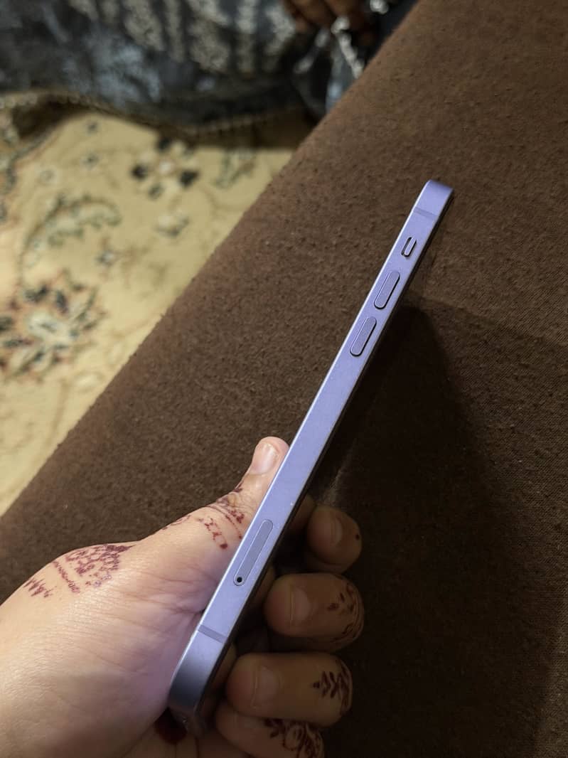 Apple iPhone 12 4