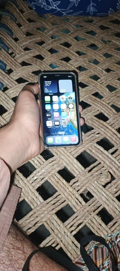 iphon xs and tecno
