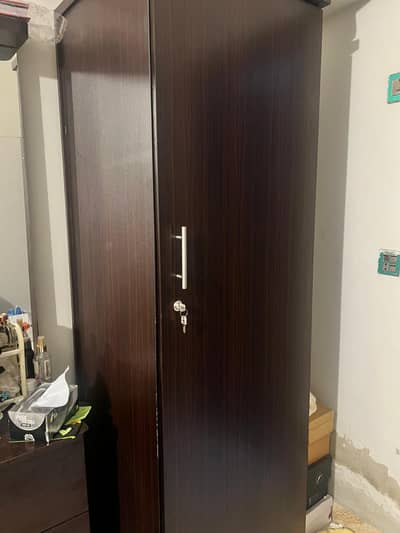 Single Door Wooden Wardrobe / Almirah with Lock – Good Condition