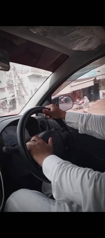 Apko Driver ki Zarort hai to please Contact Kary