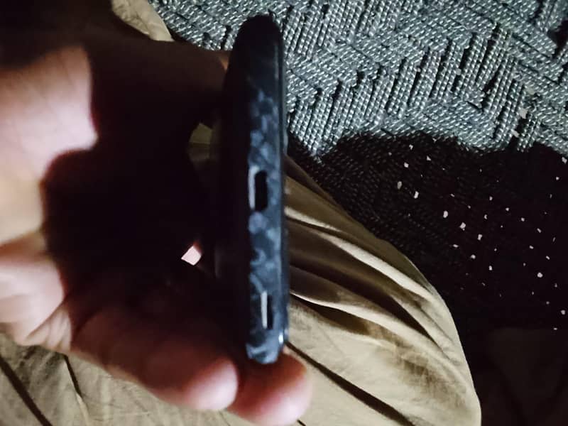 Sharp Aquos R2 3