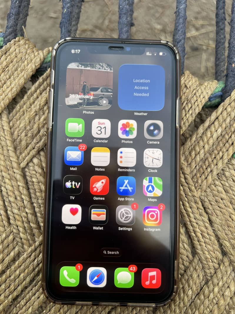 Apple iPhone 11 Pro Max 4