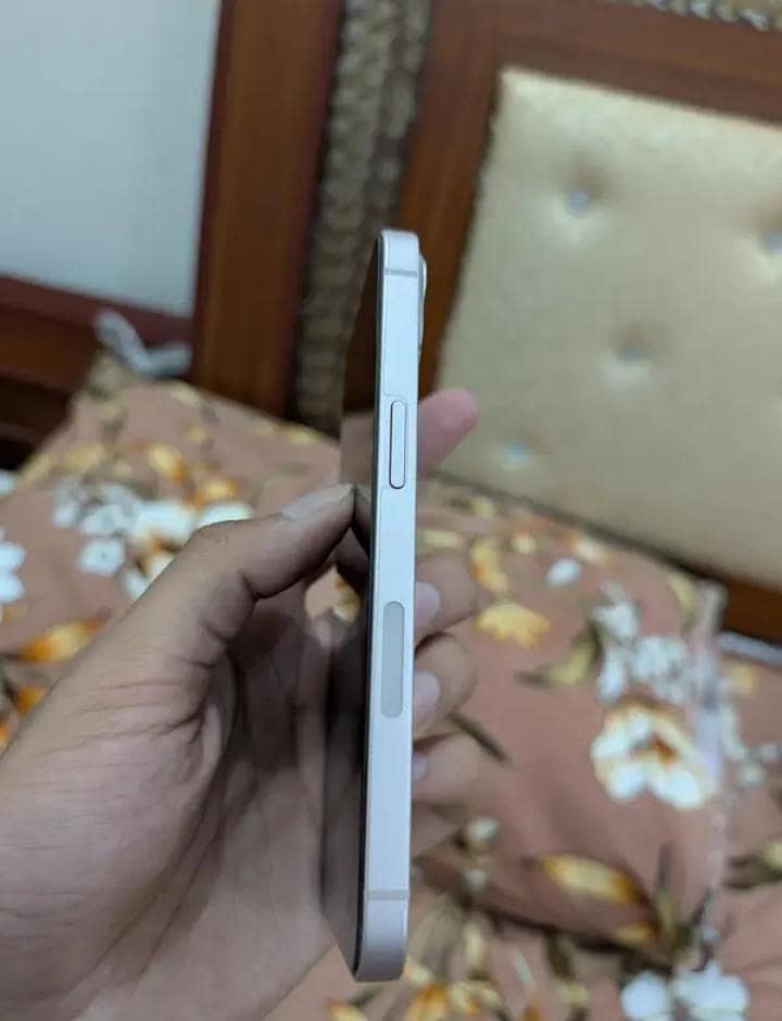 Apple iPhone 13 2
