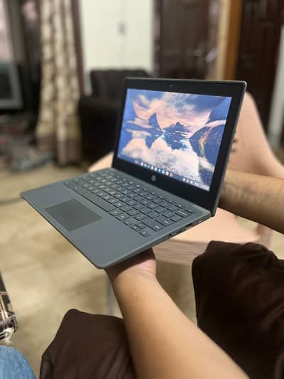 HP CromeBook OS 4GB Ram Urgent Salee Only Serious byers Contact kry