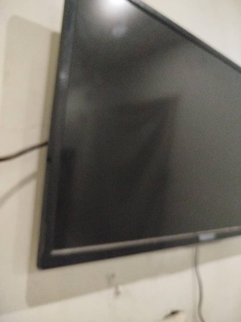 LED32in 2