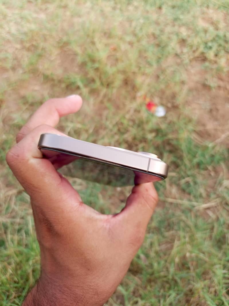 iphone 16 pro max 5