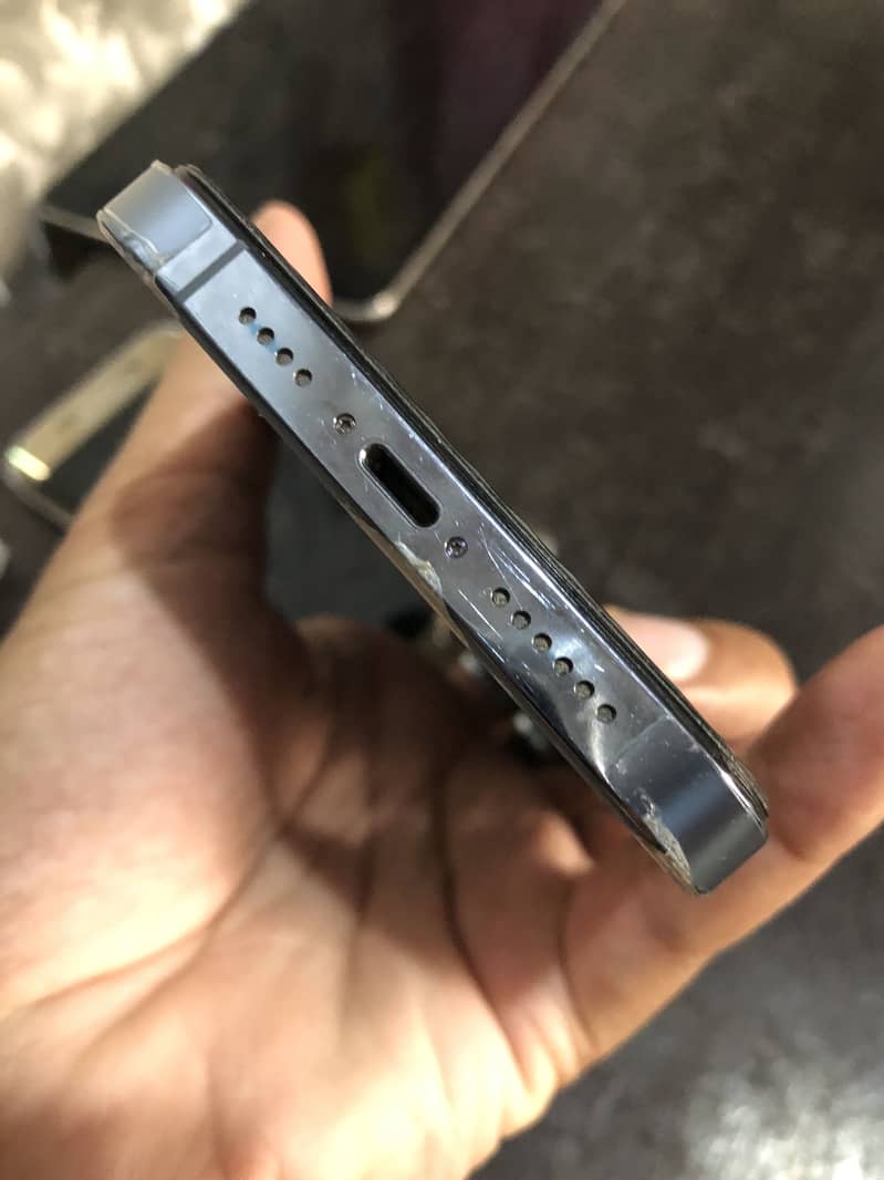 Iphone 13pro max 4