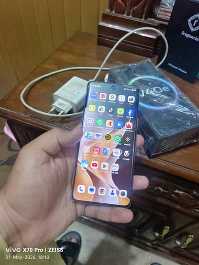 Vivo V40e