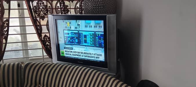 Panasonic Japanese tv 29" front flat look like LCD