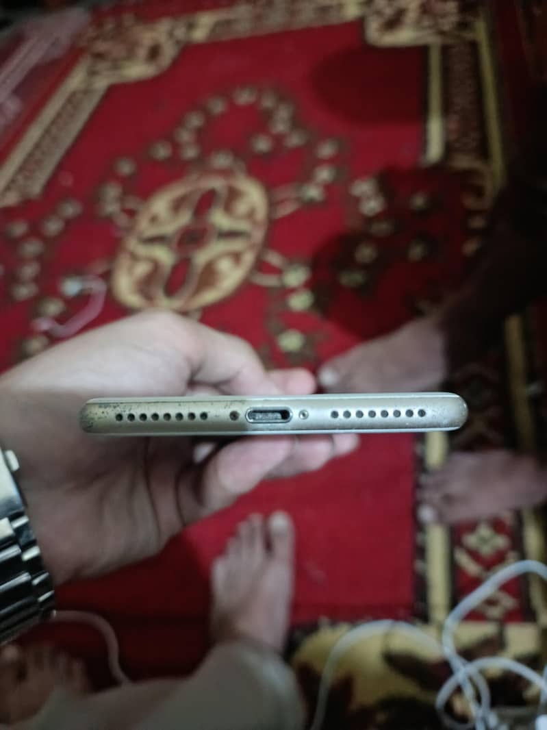 Apple iPhone 7 Plus 5