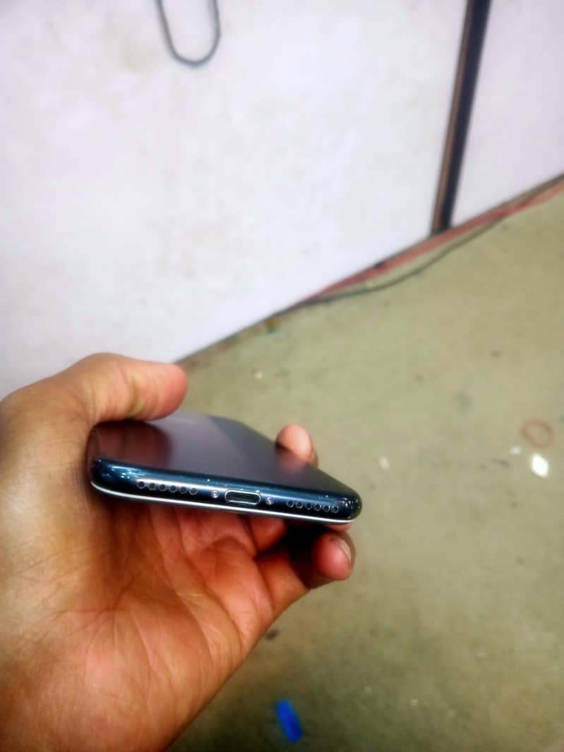 Apple iPhone 7 3