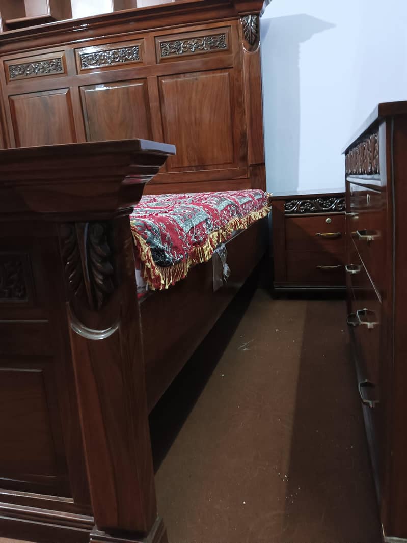Large Size Bed With Side Tables, Dressing Table & Mattress 10