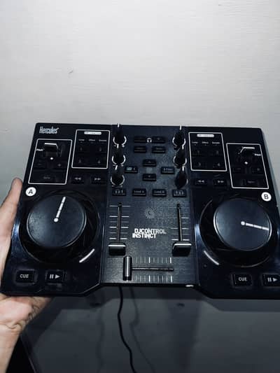 Hercules dj control instinct mixer