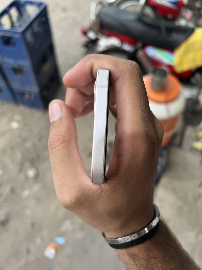 Apple iPhone 12 2