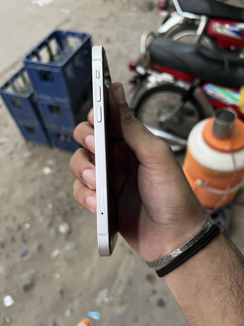 Apple iPhone 12 3