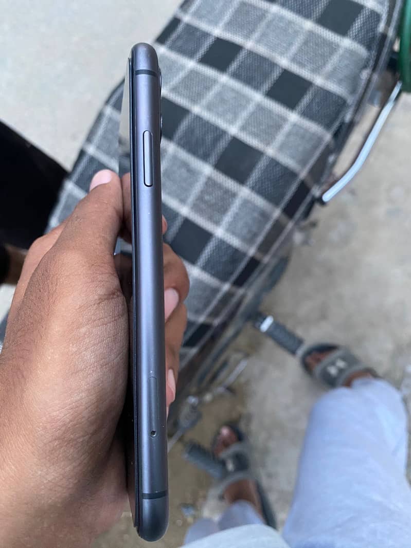 Apple iPhone 11 7