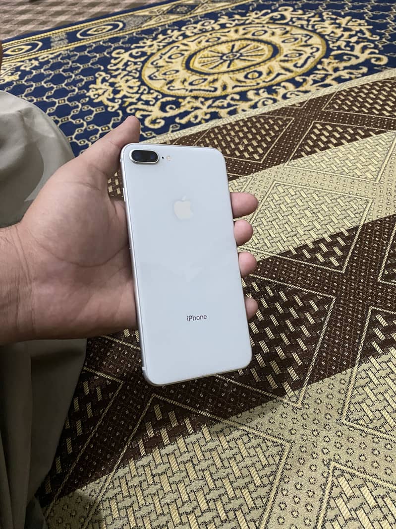Apple iPhone 8 Plus 0