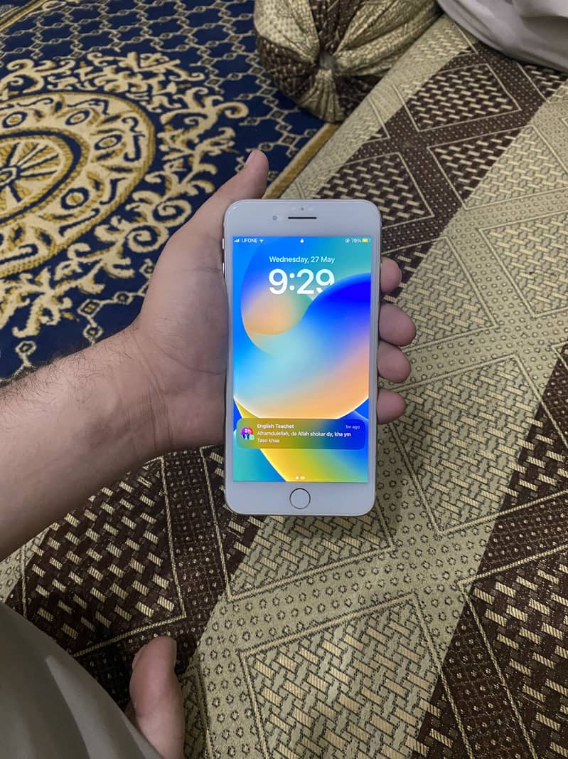 Apple iPhone 8 Plus 1