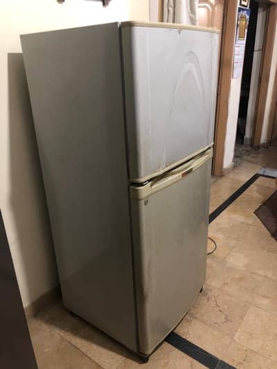 Double Doors Dawlance Refrigerator 4 Sale/ Good Working Condition