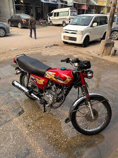 Unique 125 2025