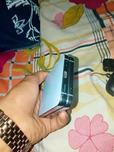 Samsung Mobile Z Flip 4