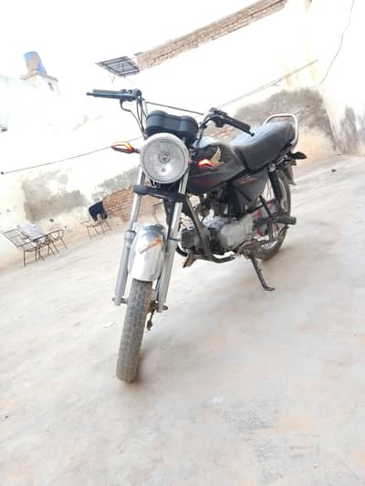 10 model Honda 100 for sale. good condition.