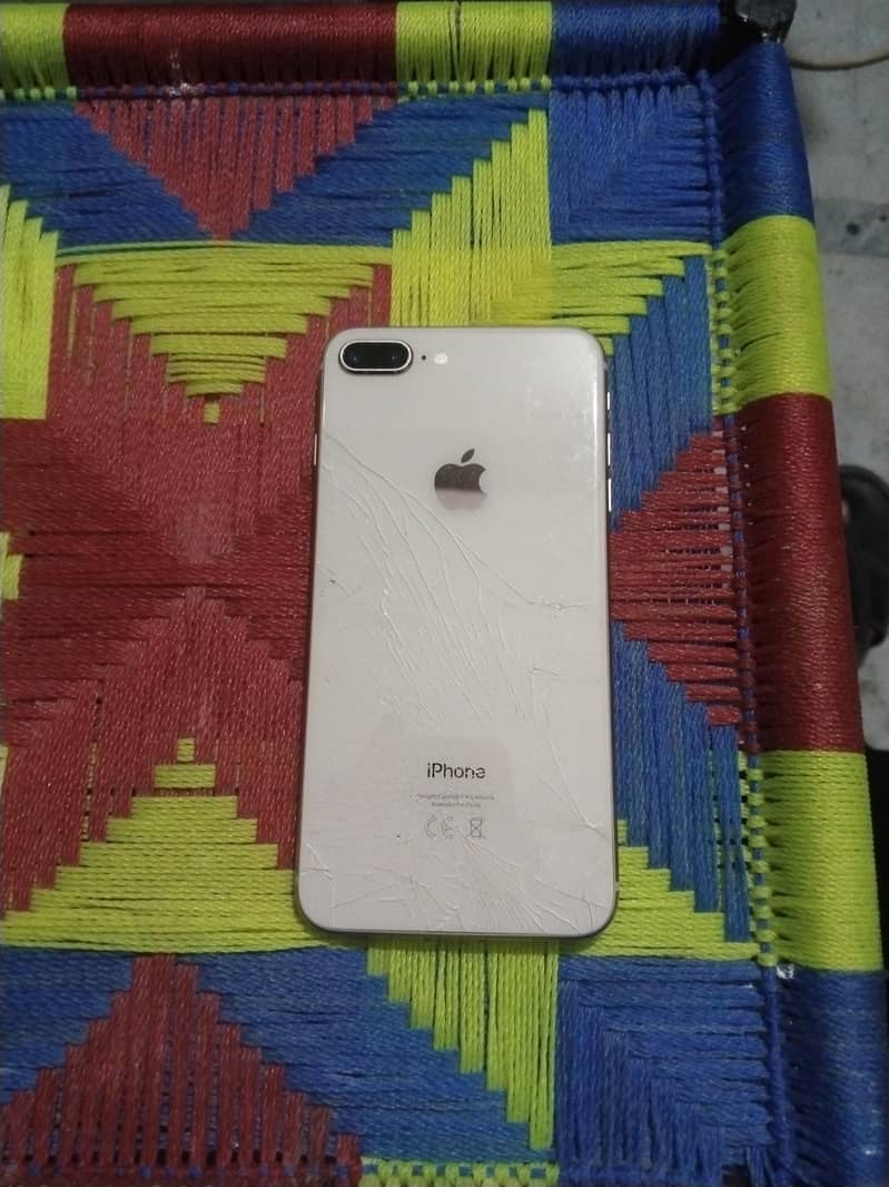 Apple iPhone 8 Plus 3