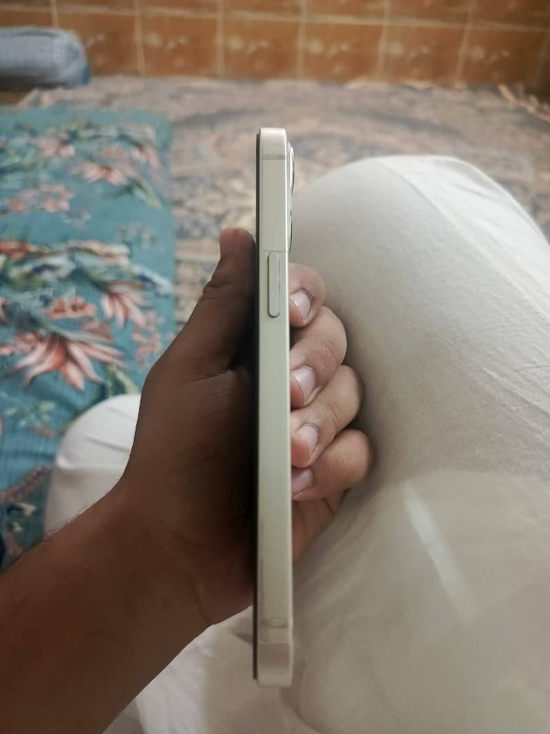 Apple iPhone 13 3