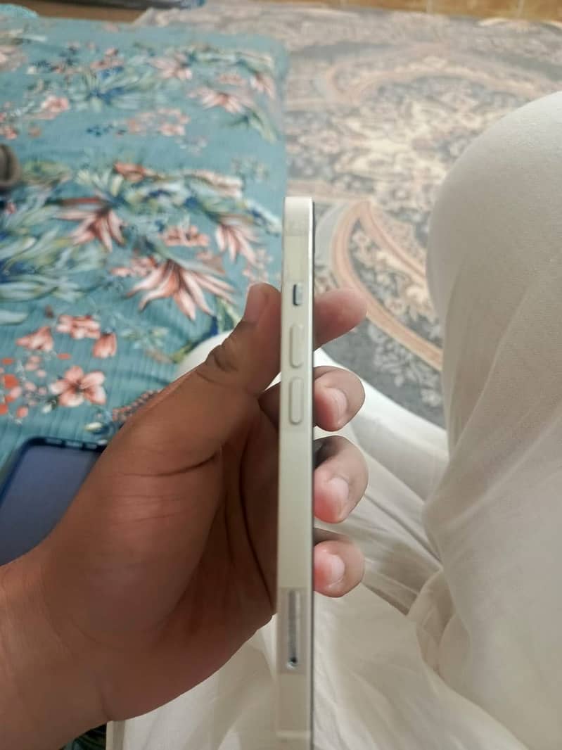 Apple iPhone 13 7