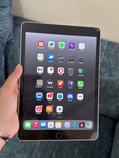 iPad 9th Generation 64GB Silver LLA | Complete Box | LIKE NEW