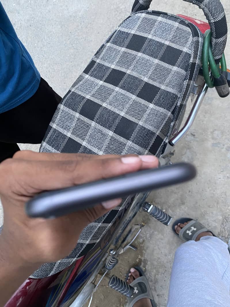 Apple iPhone 11 7