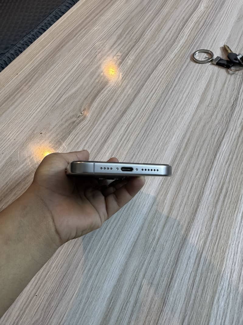 Apple iPhone 15 Pro Max 1
