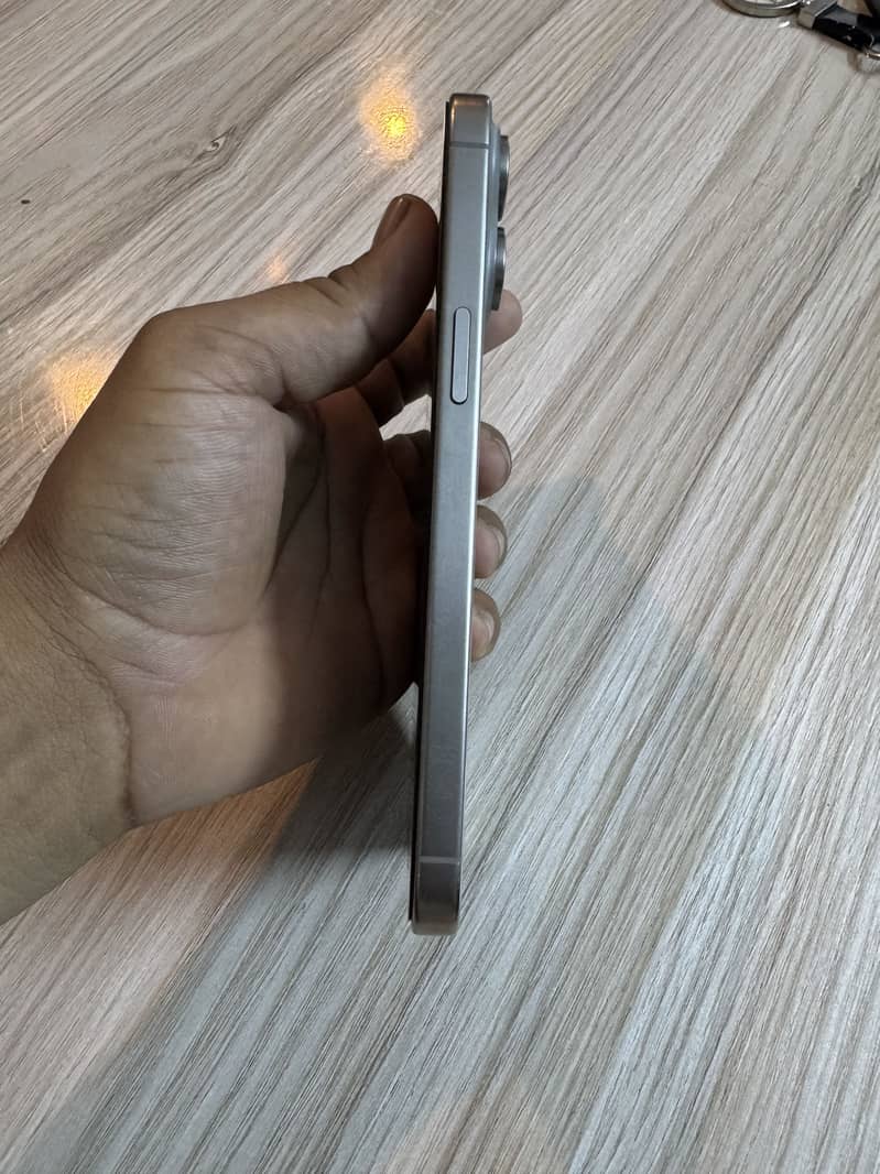 Apple iPhone 15 Pro Max 3