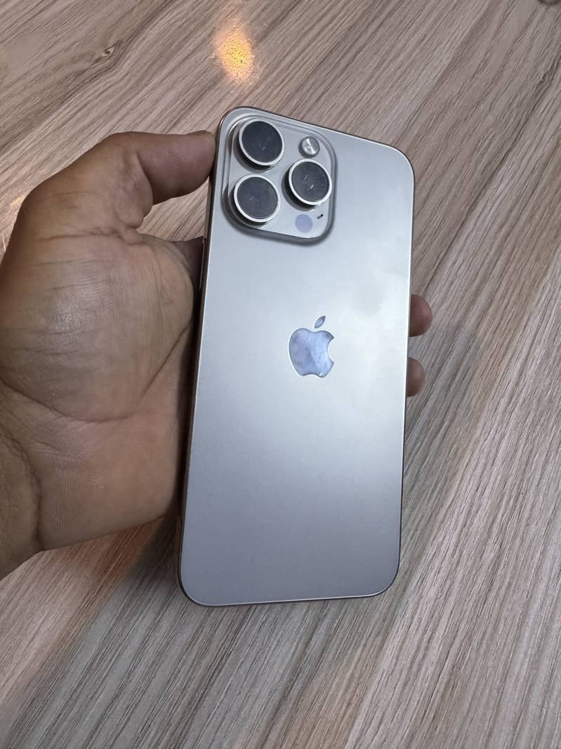 Apple iPhone 15 Pro Max 4