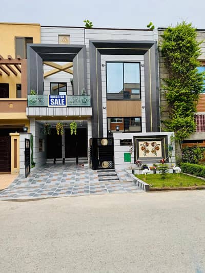 5 Marla Brand New Luxury House Gas Mater Installed Prime Location in BB Block Bahria Town Lahore