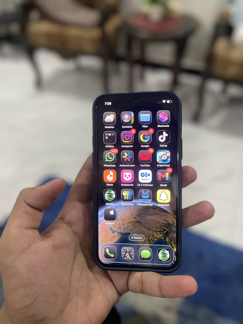 Apple iPhone 12 1